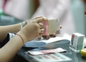 EWF | Kepercayaan Investor Turun, Rupiah Terus Tertekan