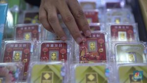 EWF | Harga Emas Antam Hari Ini 2 Mei, Turun Lagi Rp3.000