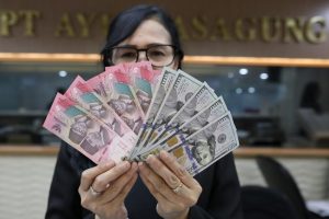 EWF | Rupiah Lagi-lagi Tembus Rekor Terlemah, Hari Ini Sentuh Rp17.857 per USD