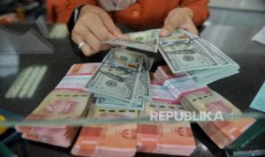 EWF | Rupiah Tembus Rp17.600 per Dolar AS, Ekonom Soroti Masalah Ini