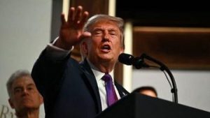 EWF | Trump Ancam Serang Oman Jika Ikut-ikutan Iran Kendalikan Hormuz