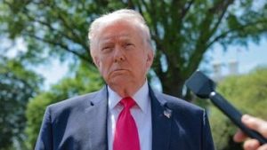EWF | Trump Bilang Blokade di Selat Hormuz Menguntungkan: Kami Seperti Bajak Laut