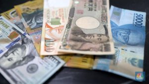 EWF | Cuma Rupiah dan Rupee Sanggup Taklukkan Dolar, Yen Jatuh ke Titik Nadir