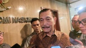 EWF | Luhut Ungkap Kenaikan Harga Bikin Orang Miskin Bertambah