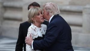EWF | Viral Trump Jabat Tangan Istri Macron Sangat Lama di KTT G7