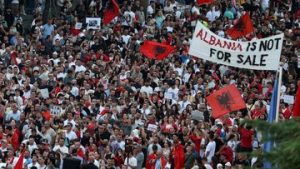 EWF | Warga Albania Demo Tolak Pembangunan Resor Terkait Keluarga Trump