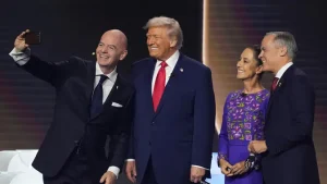 EWF | Dapat Hadiah Tiket Rp 270 Juta, Hubungan Donald Trump dan Bos FIFA Diprotes