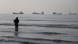 EWF | Lautan Jadi Medan Perang Harga Minyak, Saham Kapal RI Ikut Terguncang?