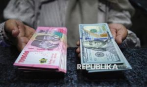 EWF | Rupiah Ditutup Melemah ke Level Rp 18.128 per Dolar AS, Pengamat Nilai karena Faktor Fiskal