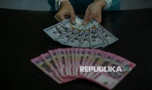 EWF | Rupiah Melemah ke Rp 18.090 per Dolar AS, IHSG Dibuka Menguat