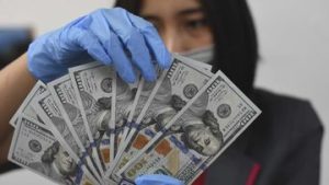 EWF | Rupiah Merangkak ke Level Rp18.076 per Dolar AS Jelang Akhir Pekan