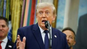 EWF | Trump Ngaku Awalnya Tak Tahu Arti Wasit Beri Kartu Merah ke Pemain AS Balogun
