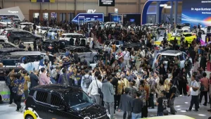 EQUITYWORLD FUTURES JAKARTA | Penjualan Mobil Listrik Melonjak 80%, Airlangga Pede Ekonomi RI Kuat