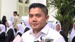 EQUITYWORLD FUTURES JAKARTA | Seskab Teddy Bertemu Haji Isam, Bahas Apa?