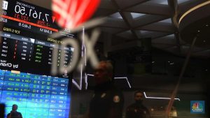EQUITYWORLD FUTURES JAKARTA | “Grendel” Saham-Saham Rp 50 Jatuh, Siapa yang Paling Babak Belur?