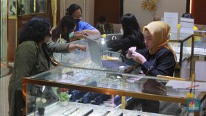 EQUITYWORLD FUTURES JAKARTA | Harga Emas Galeri 24-UBS-Antam-Antam Retro Jatuh, Ada yang Rp2,5 Juta