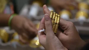 EQUITYWORLD FUTURES JAKARTA | Harga Emas Hari Ini Loyo Tersengat Lonjakan Dolar AS