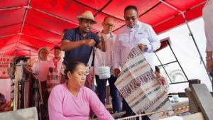 EQUITYWORLD FUTURES JAKARTA | PNM dan BRINS Nyalakan Harapan Perajin Tenun Sade Pascakebakaran