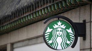 EQUITYWORLD FUTURES JAKARTA | Starbucks Tutup 250 Gerai, Keluar Duit Rp 5,3 T, PHK Massal Mengintai