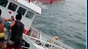 EQUITYWORLD FUTURES JAKARTA | Viral Kapal Kargo Panama Tabrak Kapal Nelayan China di Selat Singapura
