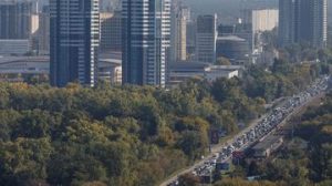 EQUITYWORLD FUTURES JAKARTA | Drone Rusia Bikin Jembatan Utama Kyiv Ditutup, Lalu Lintas Kacau