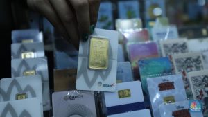 EQUITYWORLD FUTURES JAKARTA | Harga Emas Galeri 24, UBS, Antam dan Antam Retro Hari ini Ambruk Lagi