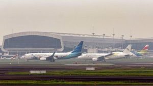 EQUITYWORLD FUTURES JAKARTA | Kenapa Harga Tiket Pesawat Saat Nataru Bisa Turun 12%?
