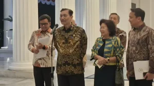 EQUITYWORLD FUTURES JAKARTA | Luhut Siapkan Skema Buat Atasi Kelangkaan BBM