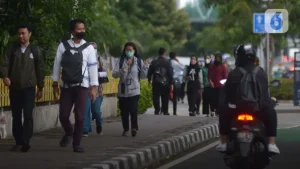 EQUITYWORLD FUTURES JAKARTA | UU Pelindungan Ketenagakerjaan Disahkan, Begini Kata Ekonom UI
